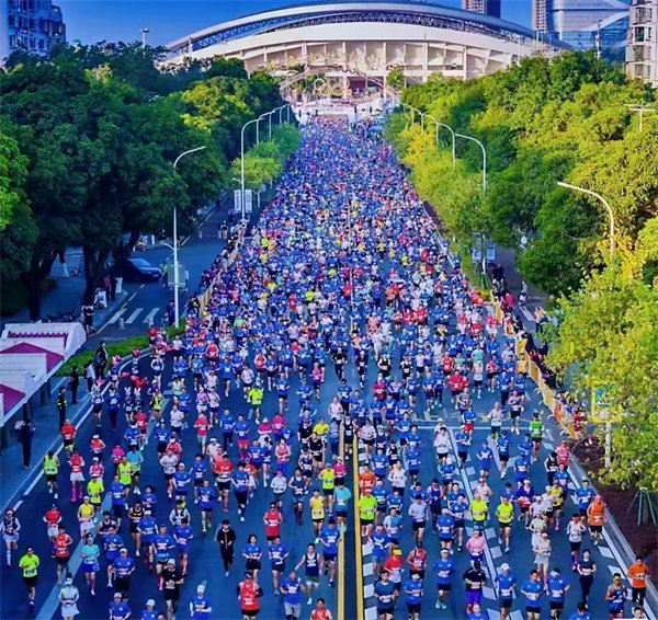 Ritheann Grúpa Hi-Q le chéile ag Marathon Zhuhai